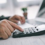 覆面調査の料金はどう決まる？業界別の費用目安と費用に影響するポイントを解説